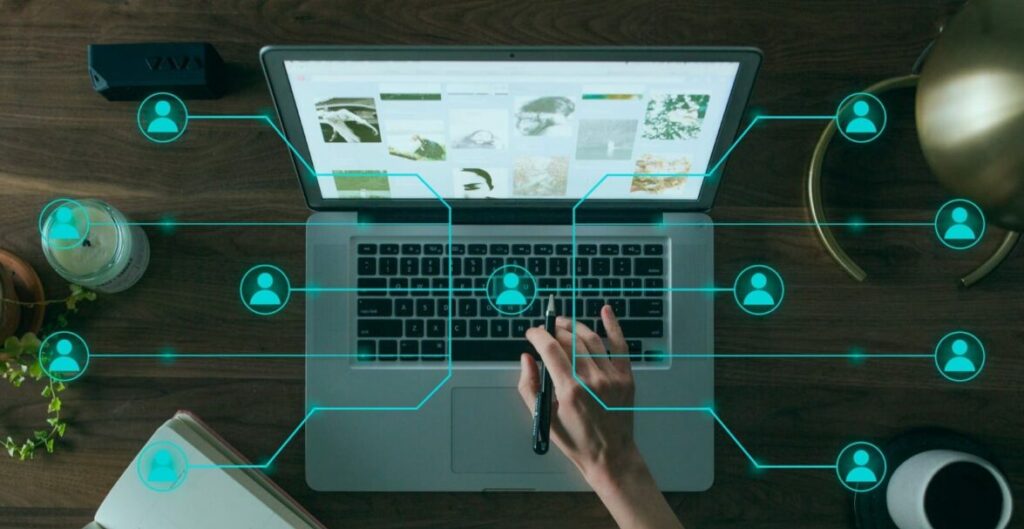 un ordinateur connecté en réseau